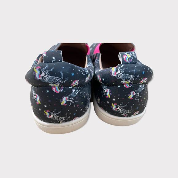 Monkey Feet Unicorn Slip On Glow In The Dark Girls Size 7-8 - Picture 4 of 9